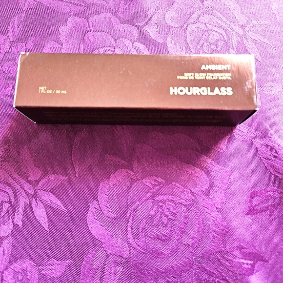 Hourglass Ambient Soft Glow Foundation 7.5 Light Medium Neutral Undertones 30ml - Picture 4 of 6